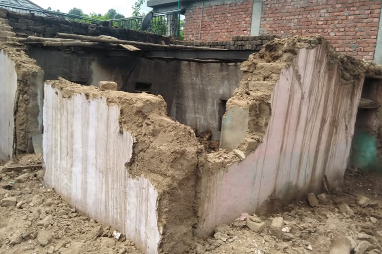 house collapsed due to heavu rain