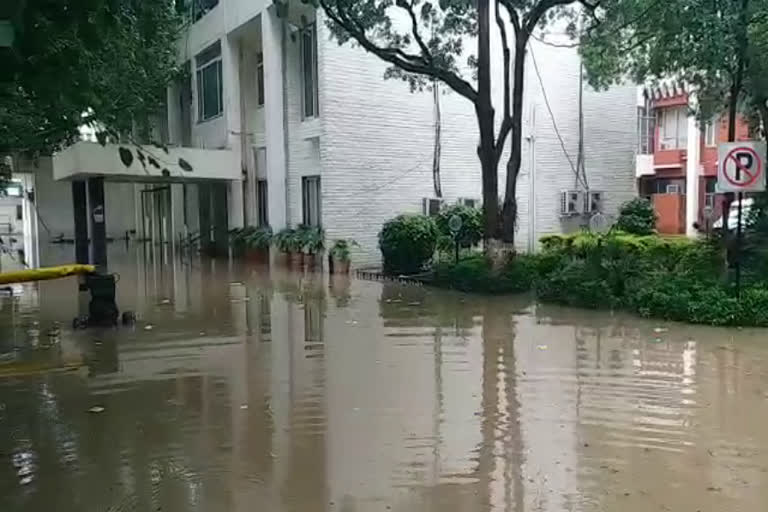 water logging in gurugram huda office