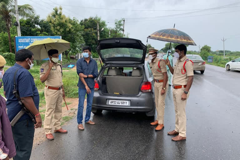 police vehicle checking for the occasion of Independence day at warangal rural district