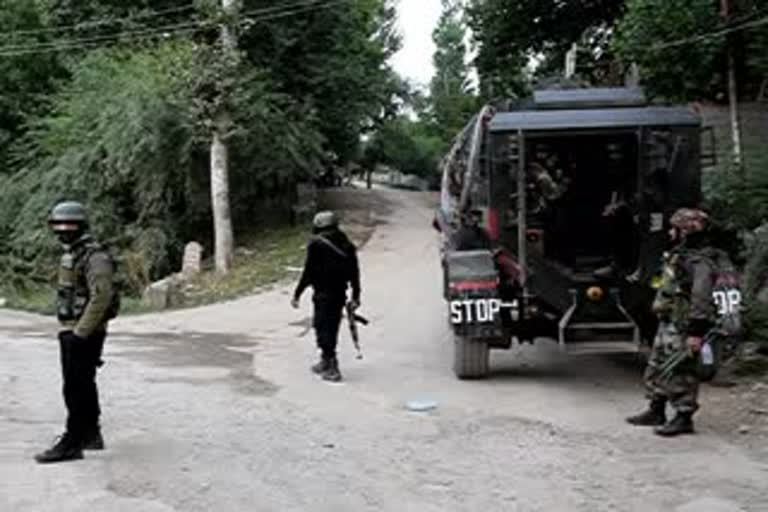 1 injured after militants attack police party