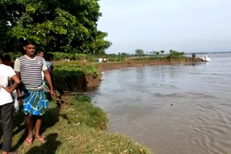 ganga river erosion hits at samsherganj