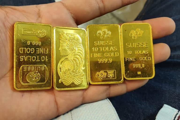 Two arrested for smuggling gold at Delhi airport