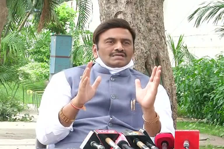 ycp mp raghuramakrishna raju about three capitals issue