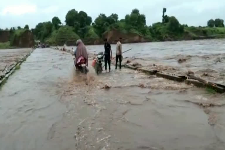 Tapti River flowing above the danger mark