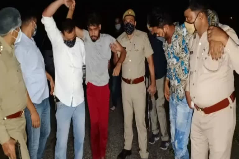 Encounter between police and miscreants in Greater Noida