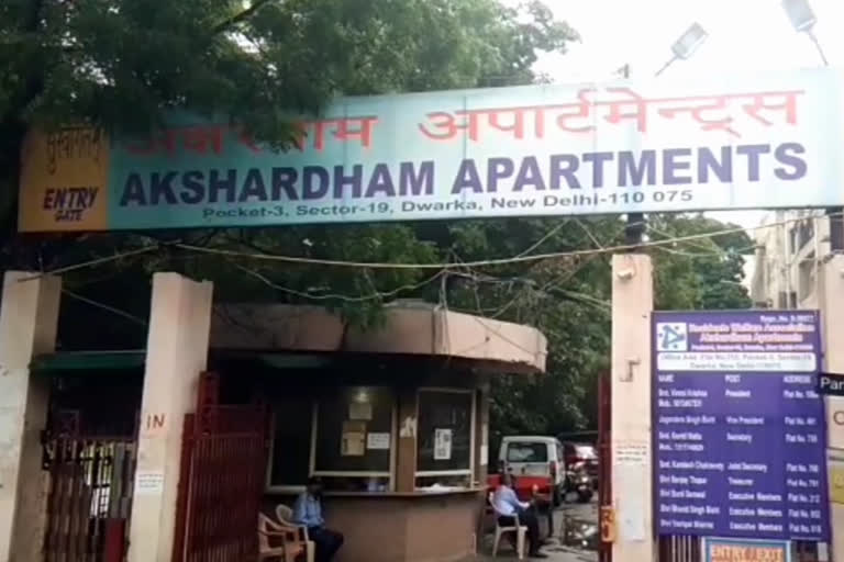 people of akshardham apartment are having fear of snake in closed flats