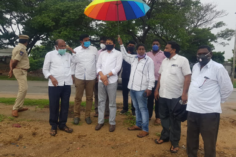 huzurnagar mla shanampudi saidireddy inspected farmer's platfarm construction works