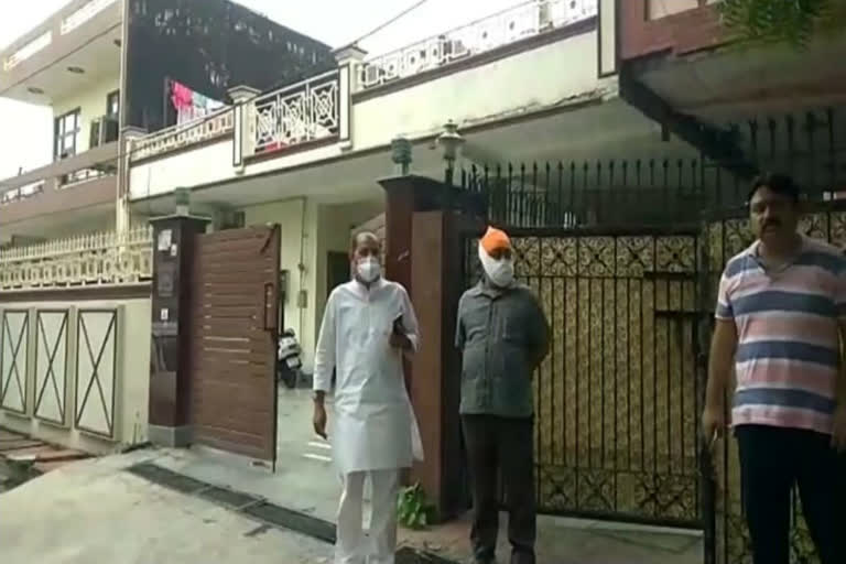 Firing at house of a retired income tax officer in Ghaziabad