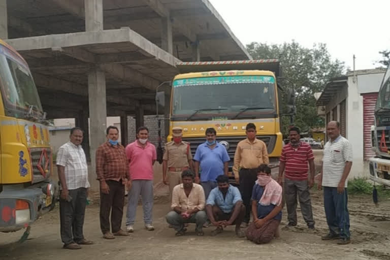 sand mining caught by prakasam district seb officers