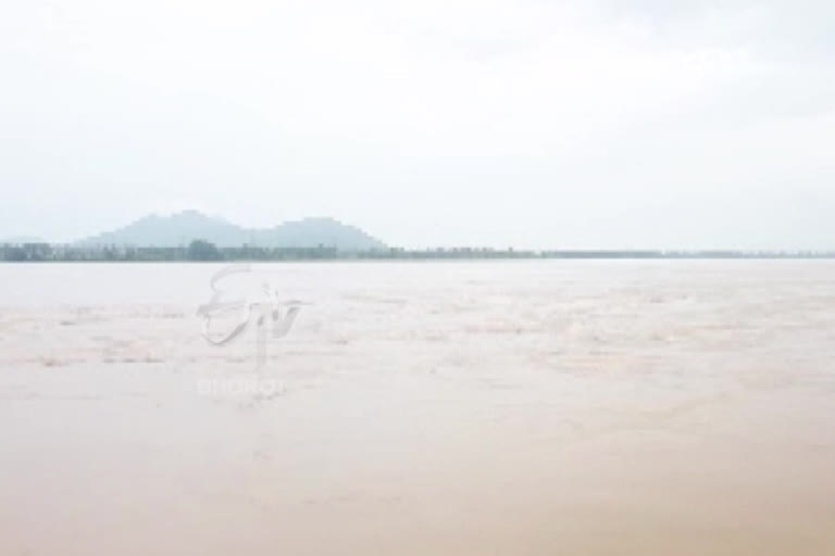 Godavari excerpt at Polavaram