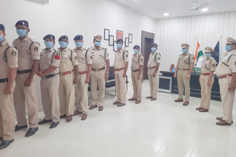 gaurela-pendra-marwahi-police-carries-chhattisgarh-police-insignia-on-her-shoulders