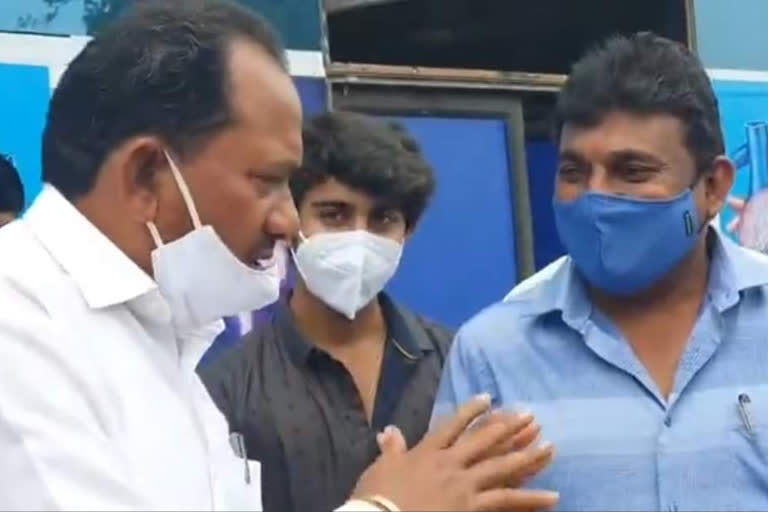 Prabhu Chauhan visits a private hospital that gave bed for Corona