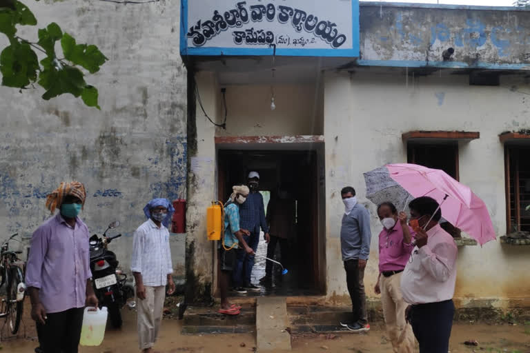 యోధులపై పంజా విసురుతోన్న కరోనా మహమ్మారి