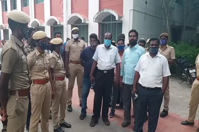 8 Persons Arrested For Protest Against police in mayiladurai