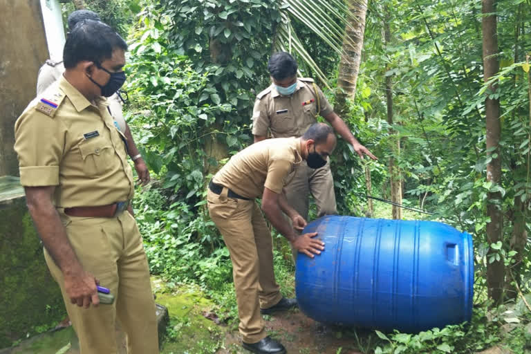 charayam raid in pathanamthitta  പത്തനംതിട്ട വാര്‍ത്തകള്‍  ചാരായം വാറ്റ്  pathanamthitta news