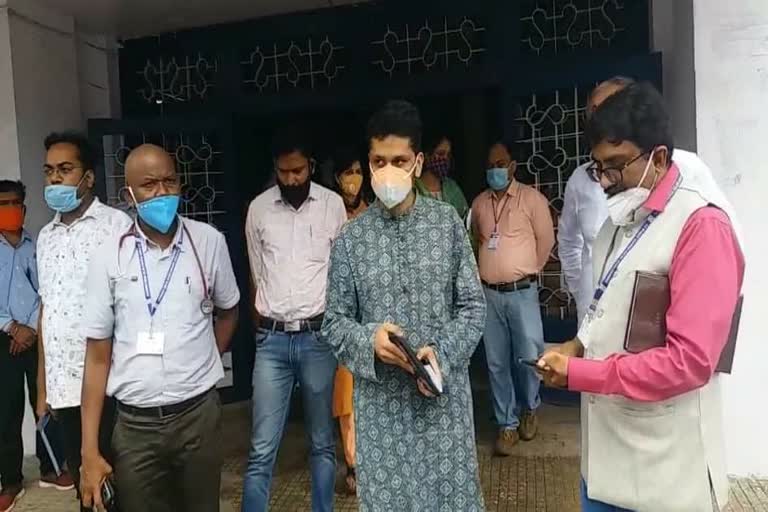 adityeshwar-sharan-singh-dev-inspects-medical-college-hospital-in-ambikapur