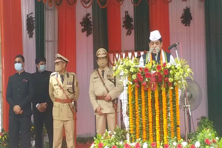 urban-administration-minister-shiv-dahariya-hoisted-the-flag-in-ambikapur