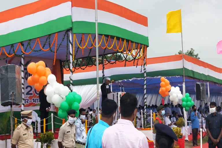 health-minister-ts-singh-deo-hoisted-the-tricolor-in-balodabazar