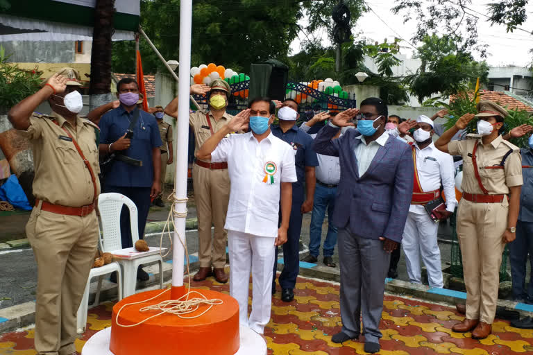 Government cheap whip hoisting the national flag at Hanmakonda