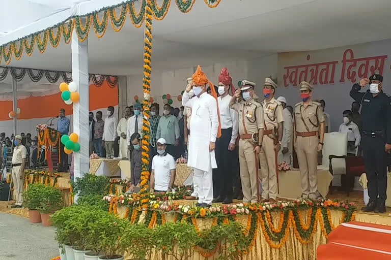 Kanwarpal Gurjar hoisted flag in Faridabad