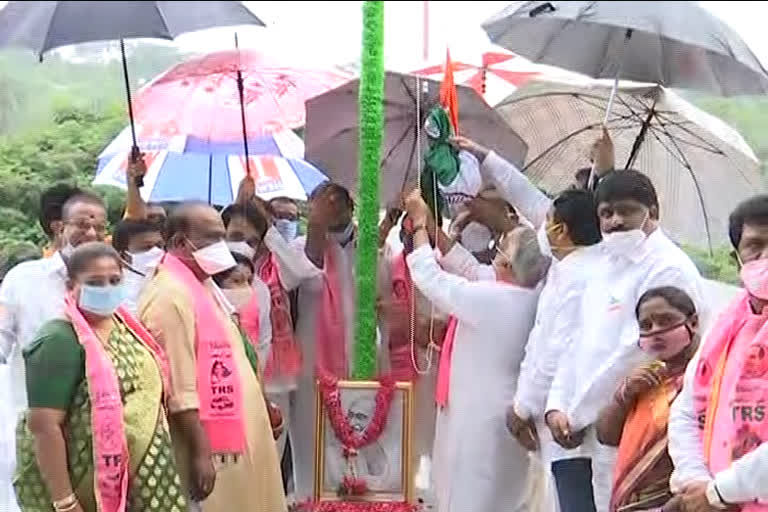 Keshavarao unveiled the national flag at Telangana Bhavan