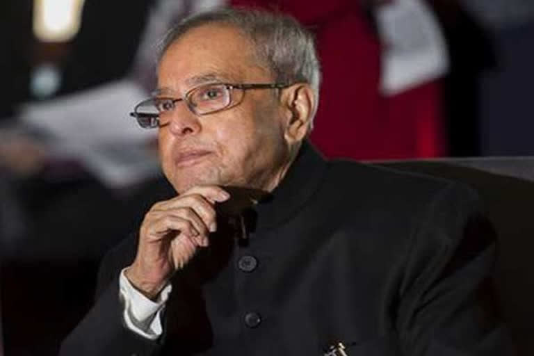 Pranab Mukherjee still on ventilator  health being closely monitored: Army hospital  പ്രണബ് മുഖർജിയുടെ ആരോഗ്യ നിലയിൽ മാറ്റമില്ലെന്ന് ആശുപത്രി അധികൃതർ  പ്രണബ് മുഖർജി  ആർമി റിസർച്ച് ആൻഡ് റെഫറൽ ആശുപത്രി