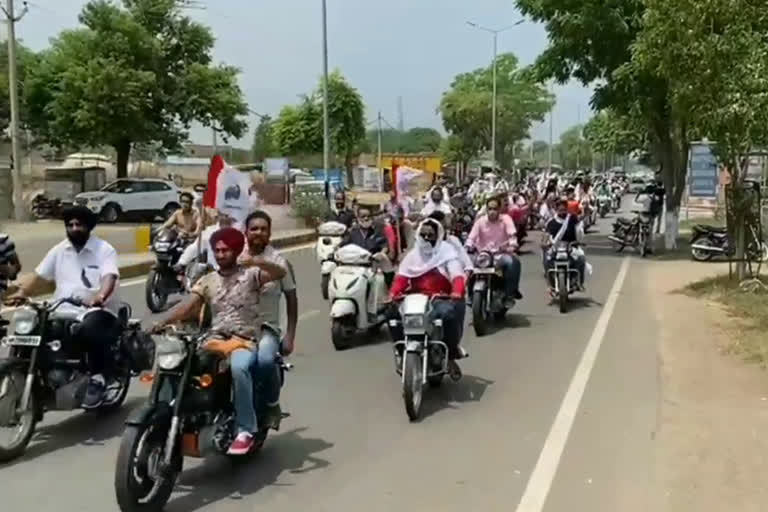 Farmers and traders bike march on 15 August against agricultural ordinance in fatehabad