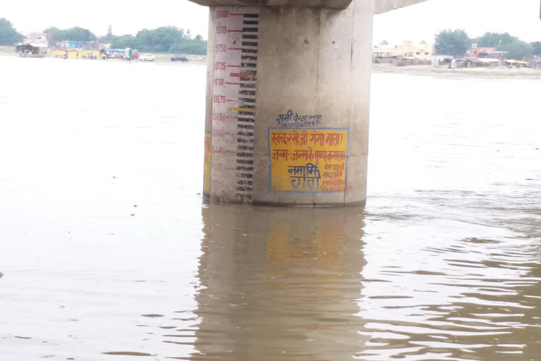 गंगा का जलस्तर चेतावनी बिंदु के करीब पहुंचा.