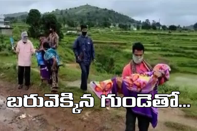 A father carries his daughter's dead body 3 km on his arms