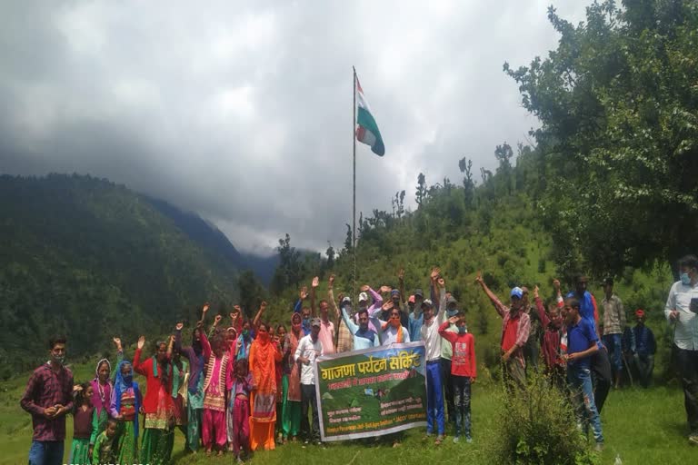 uttarkashi-bhayuri-bugyal-villagers-hoisted-tricolor