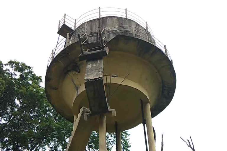 water tank in Shabby condition