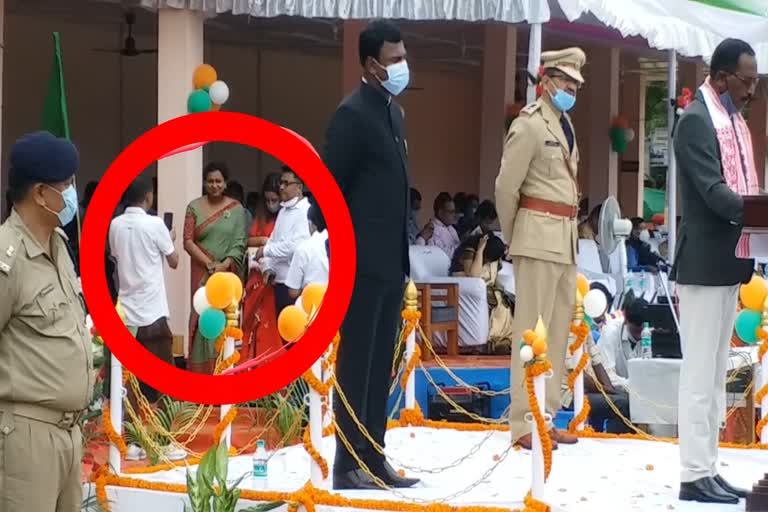 Independence Day: administration officer busy taking photos during the minister's speech