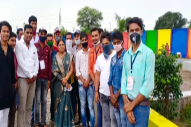 mla-mamta-chandrakar-hoisted-the-flag