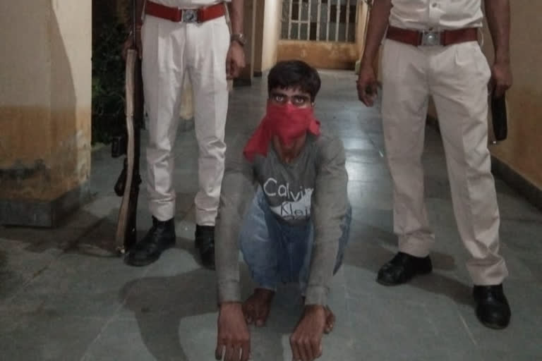 Reward crook of 5 thousand arrested, 5 हजार का इनामी बदमाश गिरफ्तार