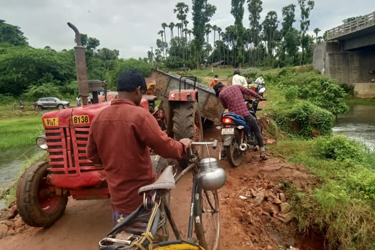 dilapidated trail on the Sharda river at devarapalli