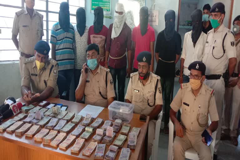 police arrested 7 criminals in the 10 lakh rupees robbery case in kaimur