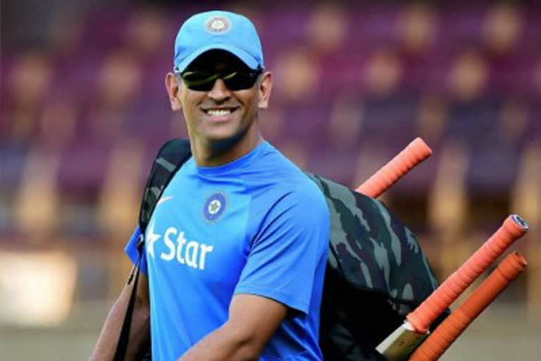 MS Dhoni announces retirement from international cricket