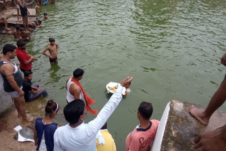 Lakshman Sarkar's Jal Vihar at Sonbhadra Kund on Ekadashi