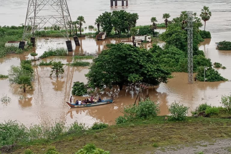 పోలవరంలో గోదావరి వరద ప్రవాహం