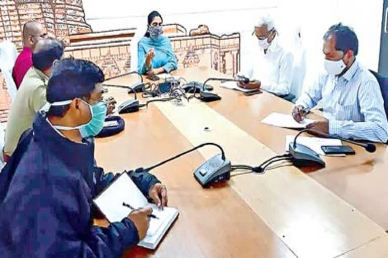 collector shruthi ohja Emergency meeting with officials