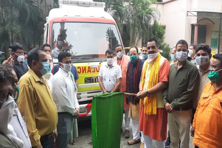 ajay-bhatt-gave-hitech-ambulance-to-district-hospital