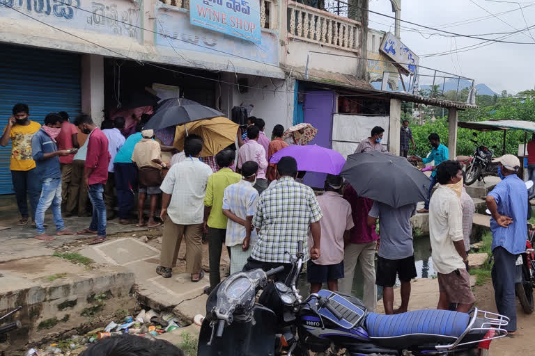 social distance were not maintaining at palakonda government liquor shop