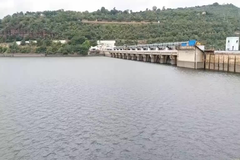 srisailm dam water  flow still growing