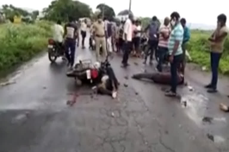 three people were injured in accident  occured at atkuru in vijayawada