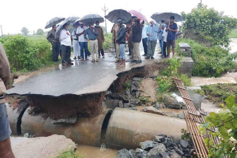 ఎడతెరిపిలేని వాన... నిండుకుండలా మారిన చెరువులు, కుంటలు