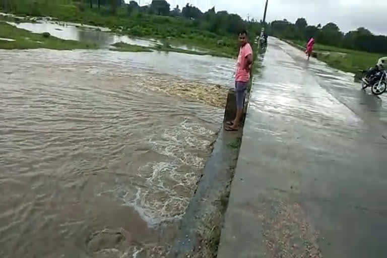 Rain in Devgarh,  Rajsamand news,  rajasthan news,  etvbharat news,  rajasthan hindi news,  राजसमंद में बारिश,  देवगढ़ भीम में बारिश,  राजसमंद मका मौसम