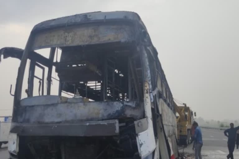 bus caught fire in firozabad