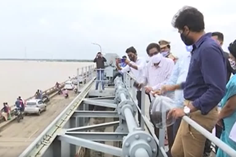 MP Margani Bharat visiting Dhavaleswaram Cotton Barrage