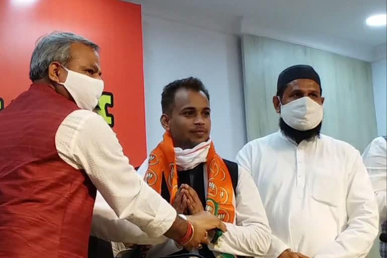 shaheen-bagh-activist-shahzad-ali-joins-bjp