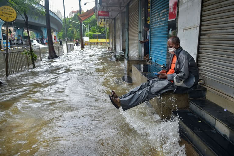 IMD issues red alert for 2 Maha districts; more rains likely in Odisha, T'gana, C'garh today